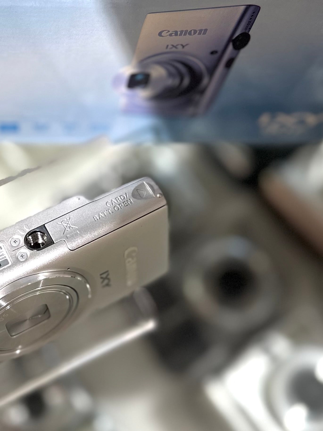 Canon IXY 90F in silver | Nearly New | Rare full set with box