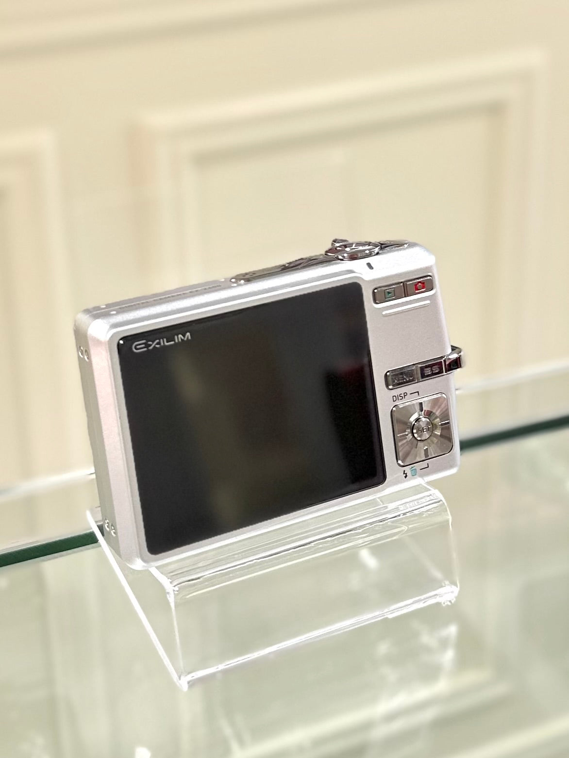 Casio Exilim Z600 in silver