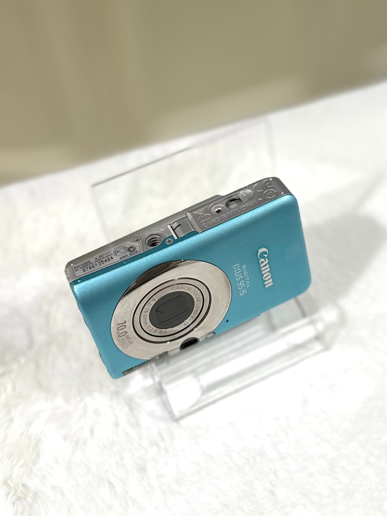 Canon IXUS 95is in Tiffany blue