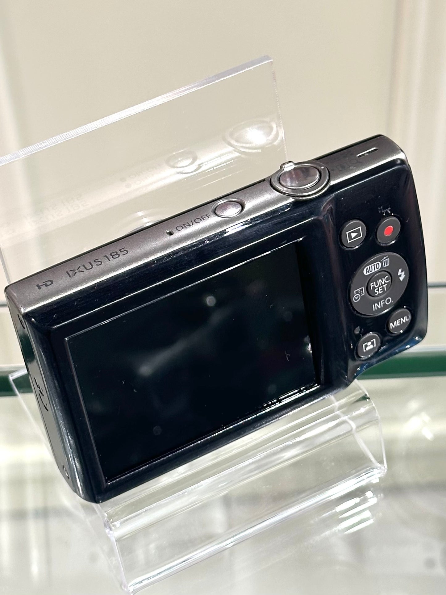 Canon IXUS 185 in black