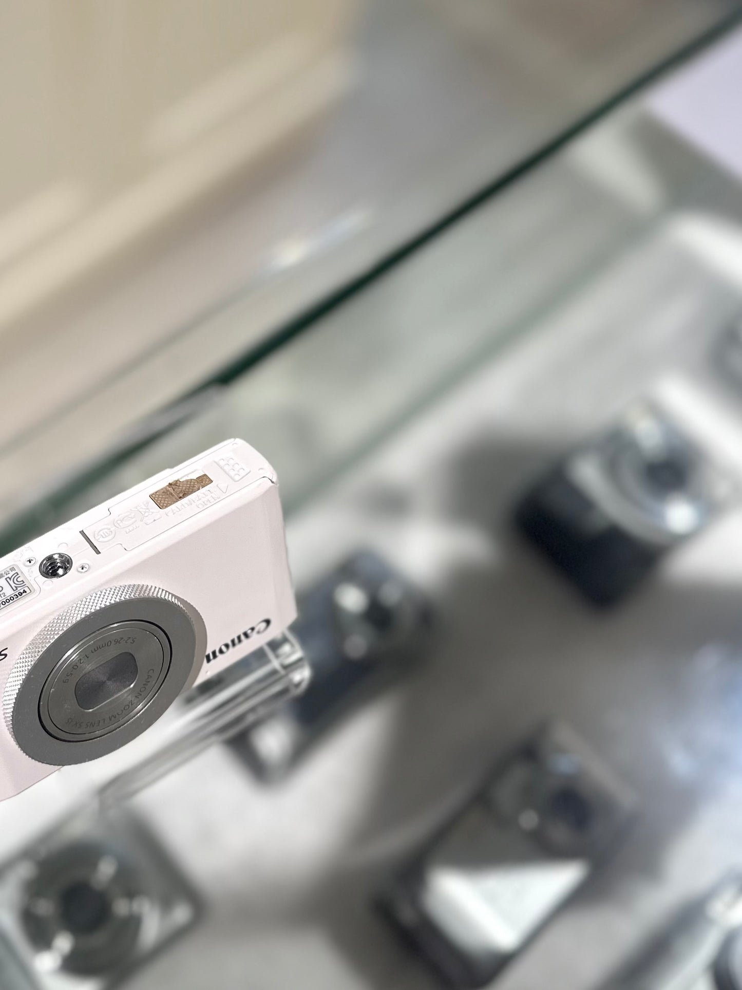 Canon Powershot S110 in white