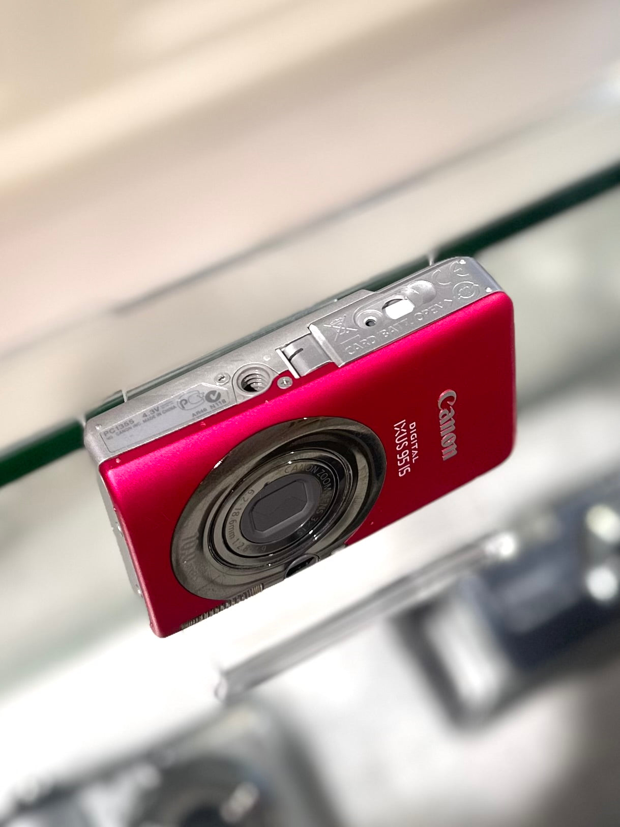 Canon IXUS 95is in pink