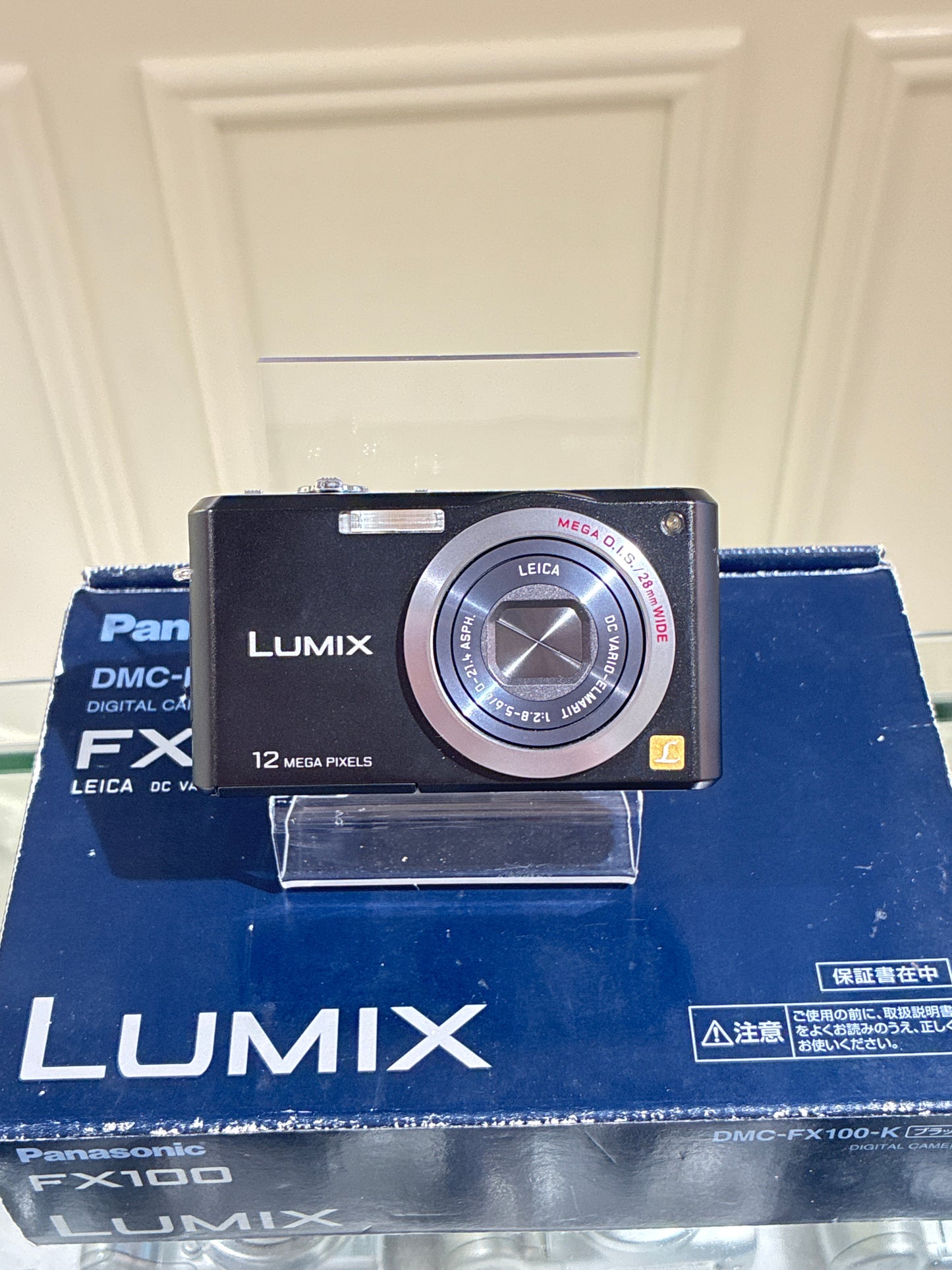 Panasonic Lumix DMC-FX100 (Leica Lense💕) in nearly new condition