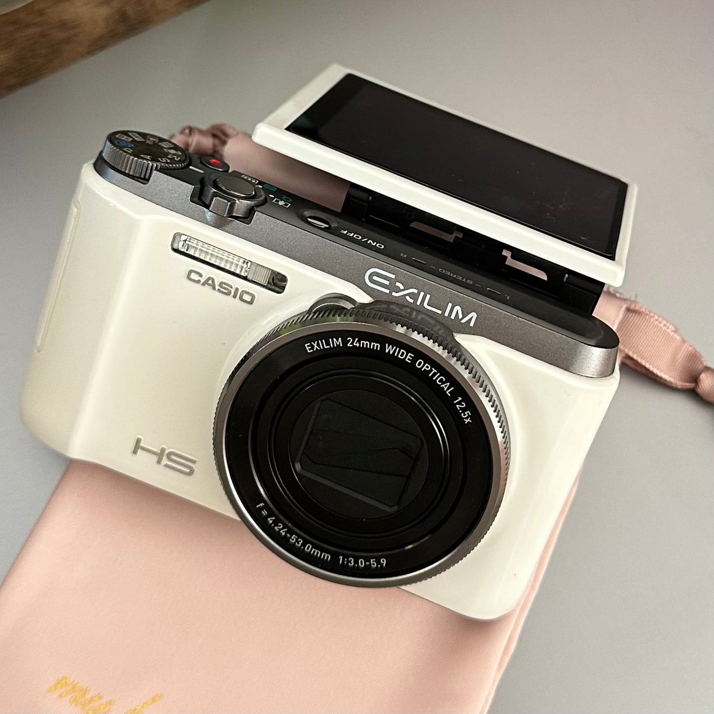 Casio Exilim EX-ZR1200