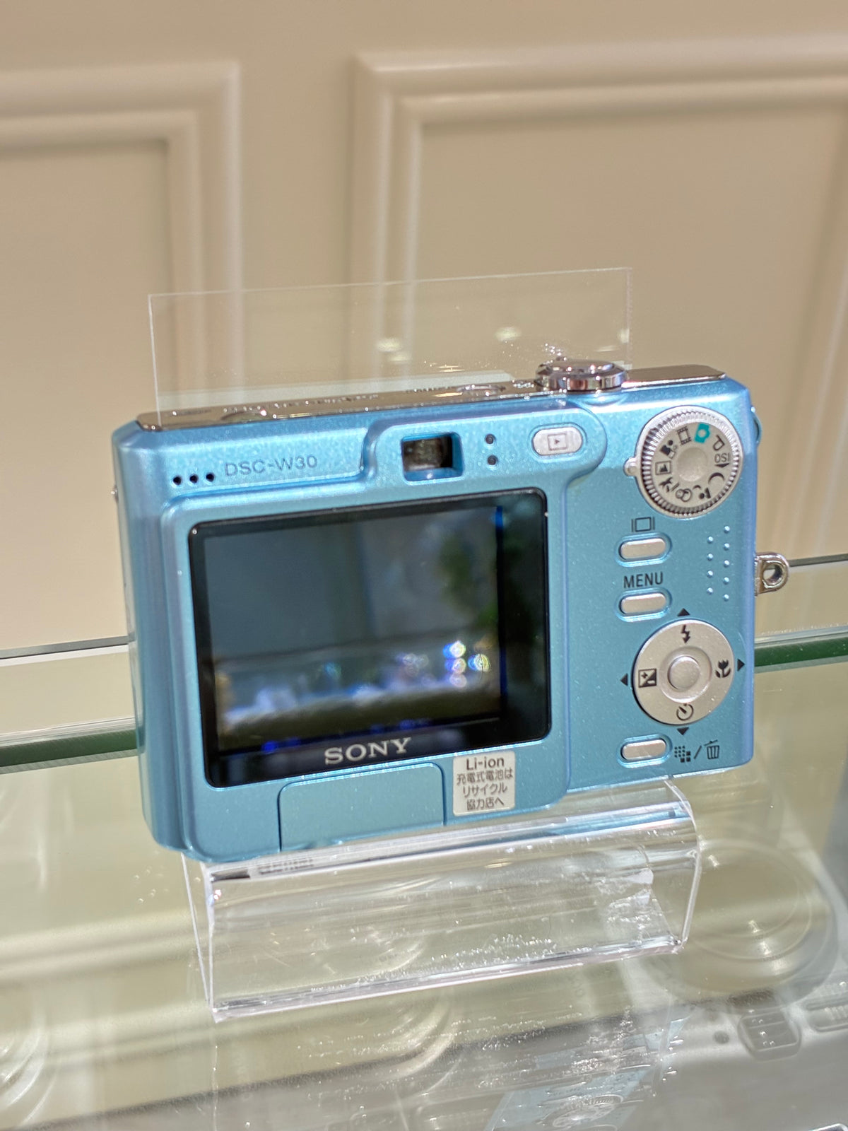 Sony Cybershot DSC-W30 in blue
