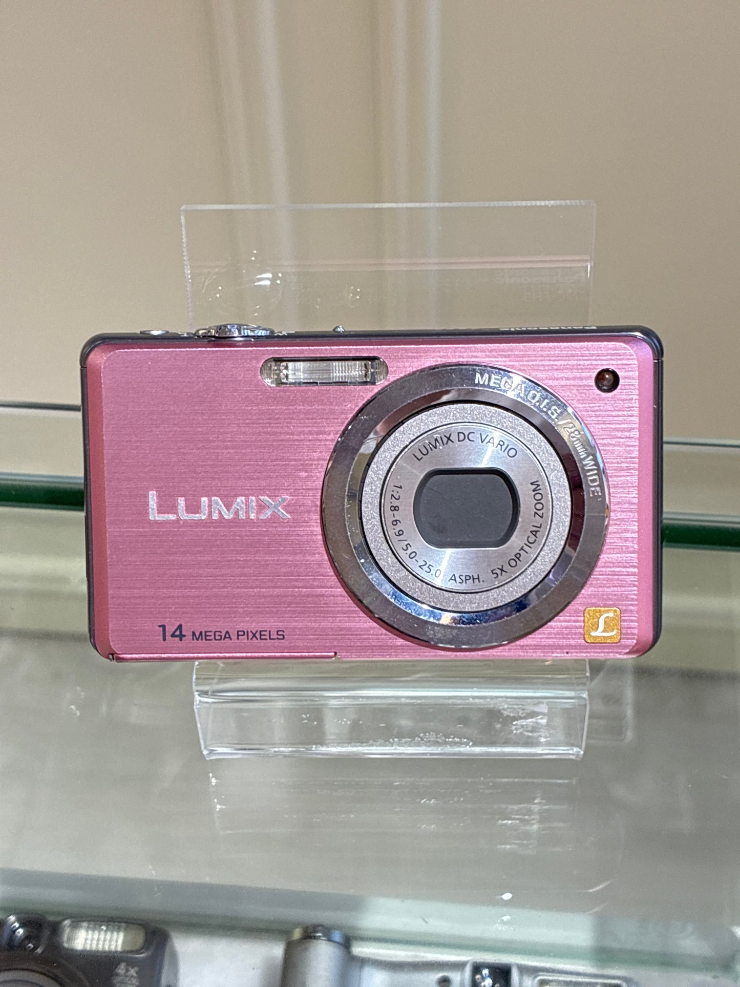 Panasonic LUMIX DMC-FH7 Excellent Condition