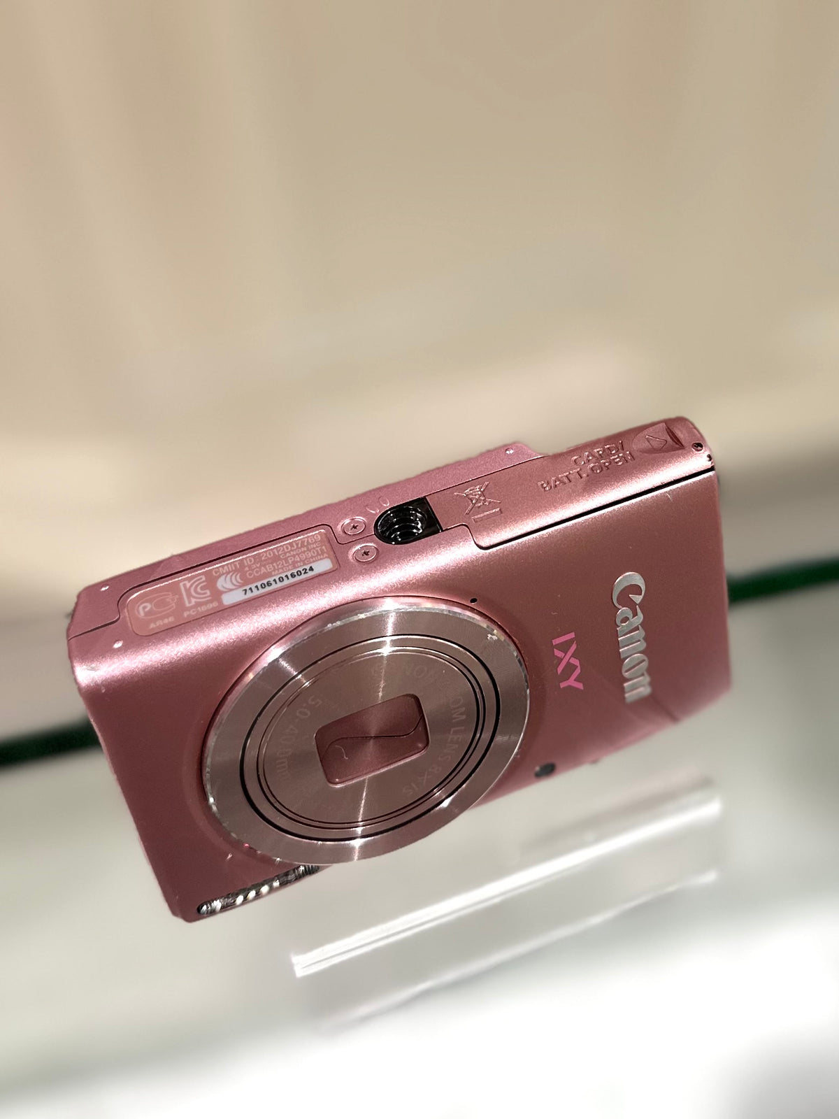 Canon IXY 100F (IXUS 135) in pink