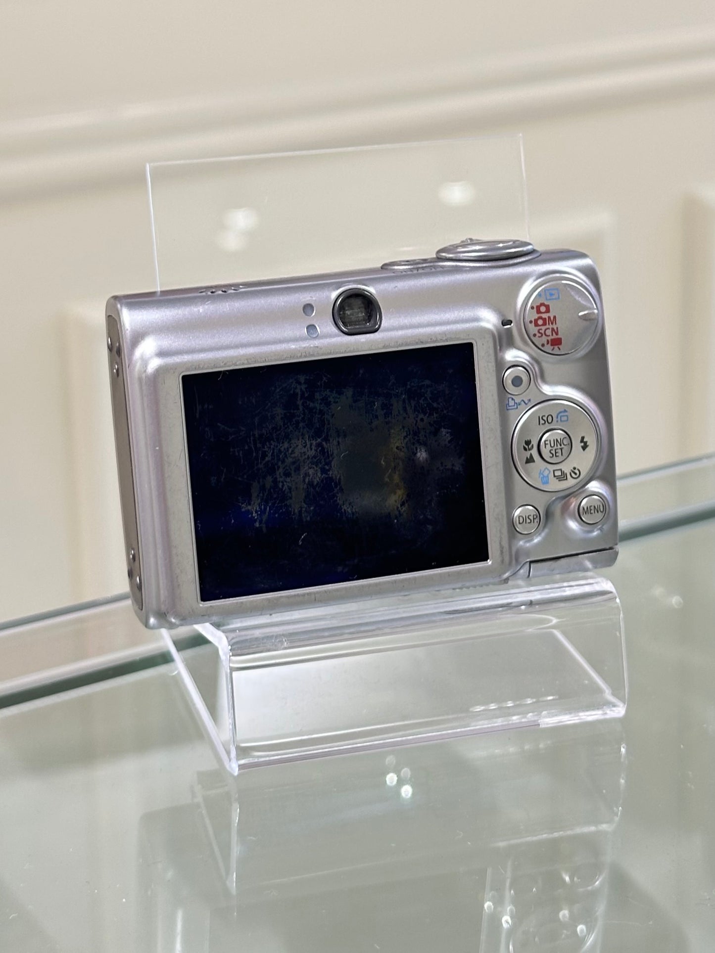 Canon IXY 700 in silver