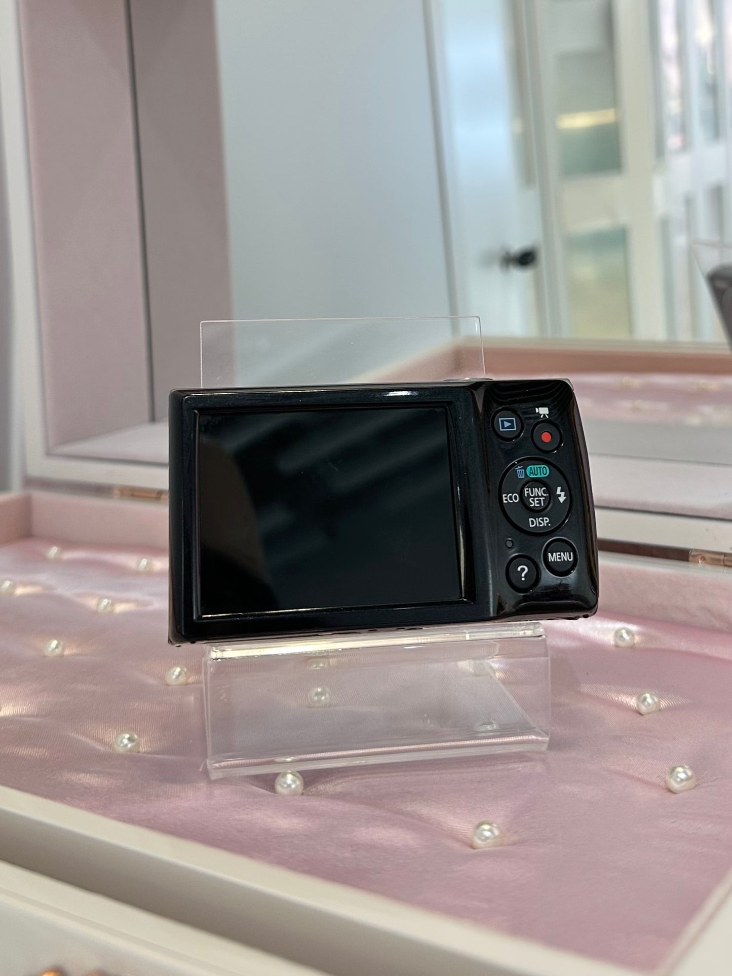 Canon IXUS 145 in black