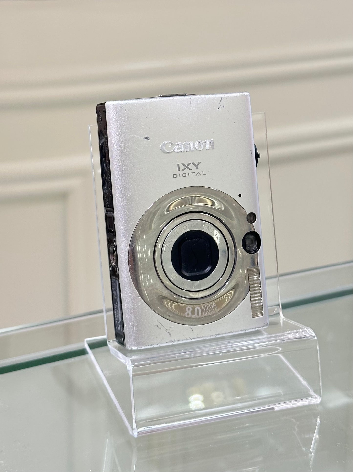 Canon IXUS 80is in silver