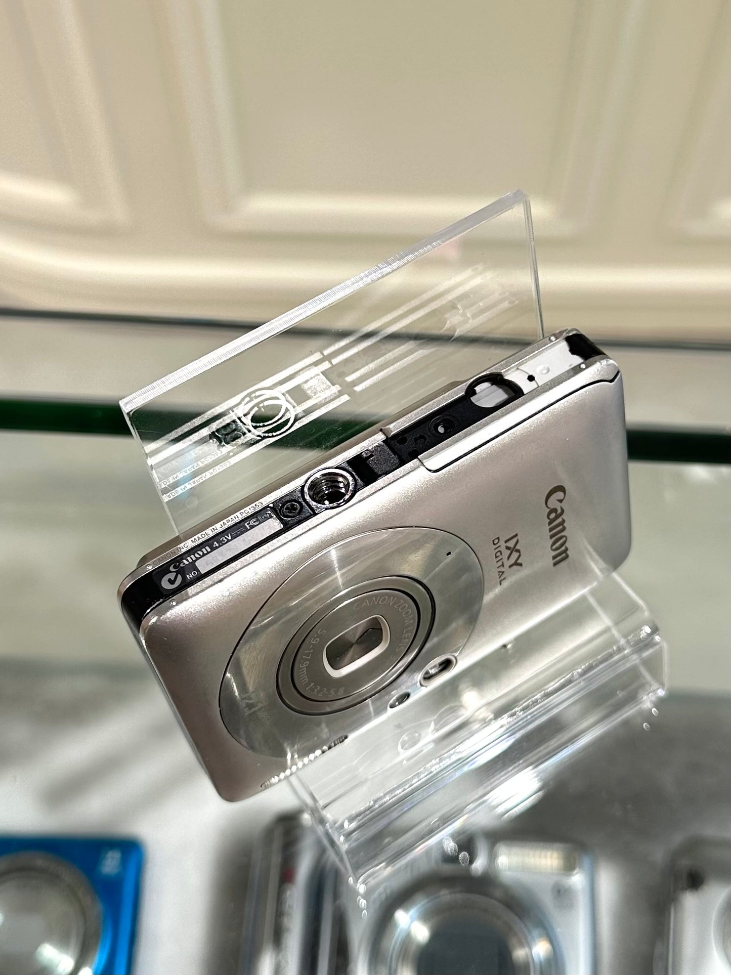 Canon IXY 210is (IXUS 100is) in silver