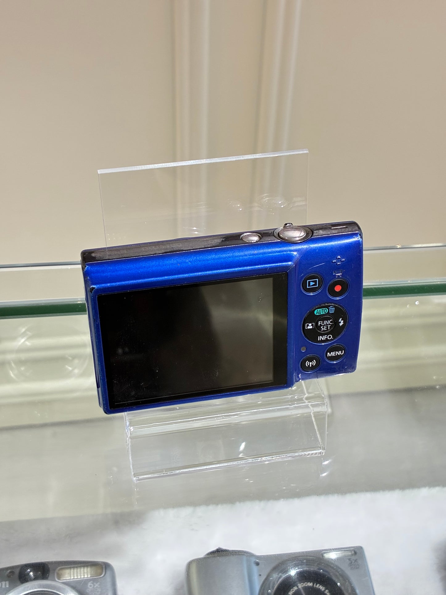 Canon IXUS 180 in blue
