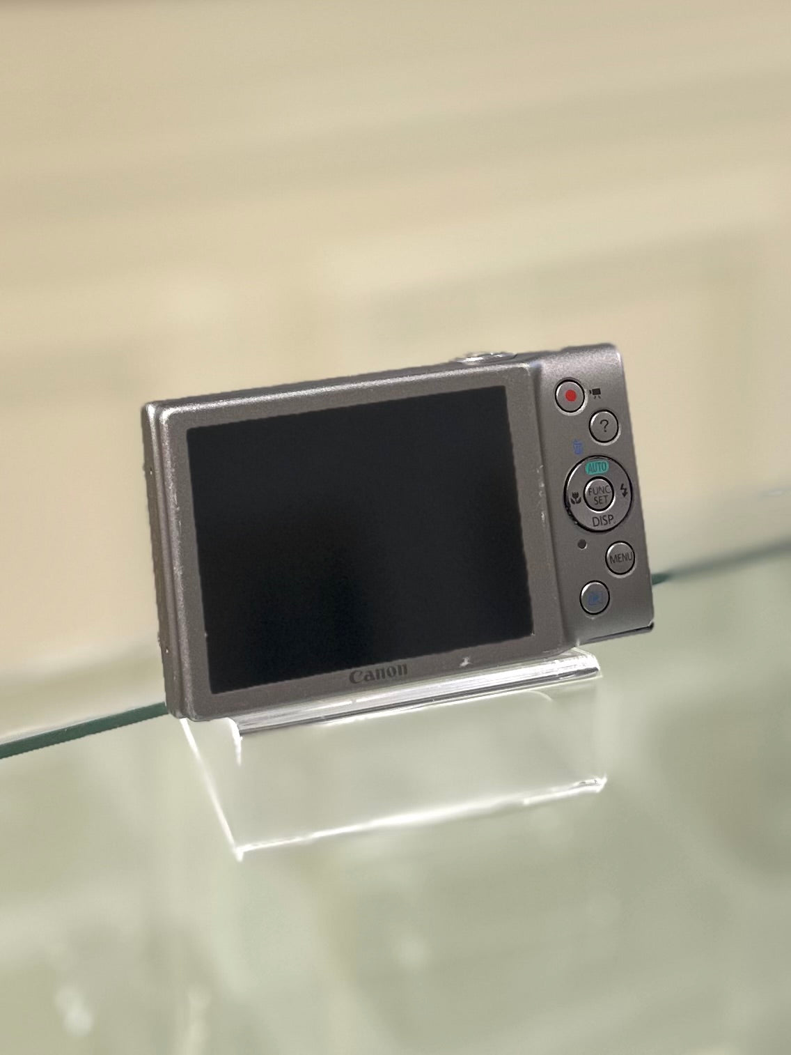 Canon Powershot A4000is in silver