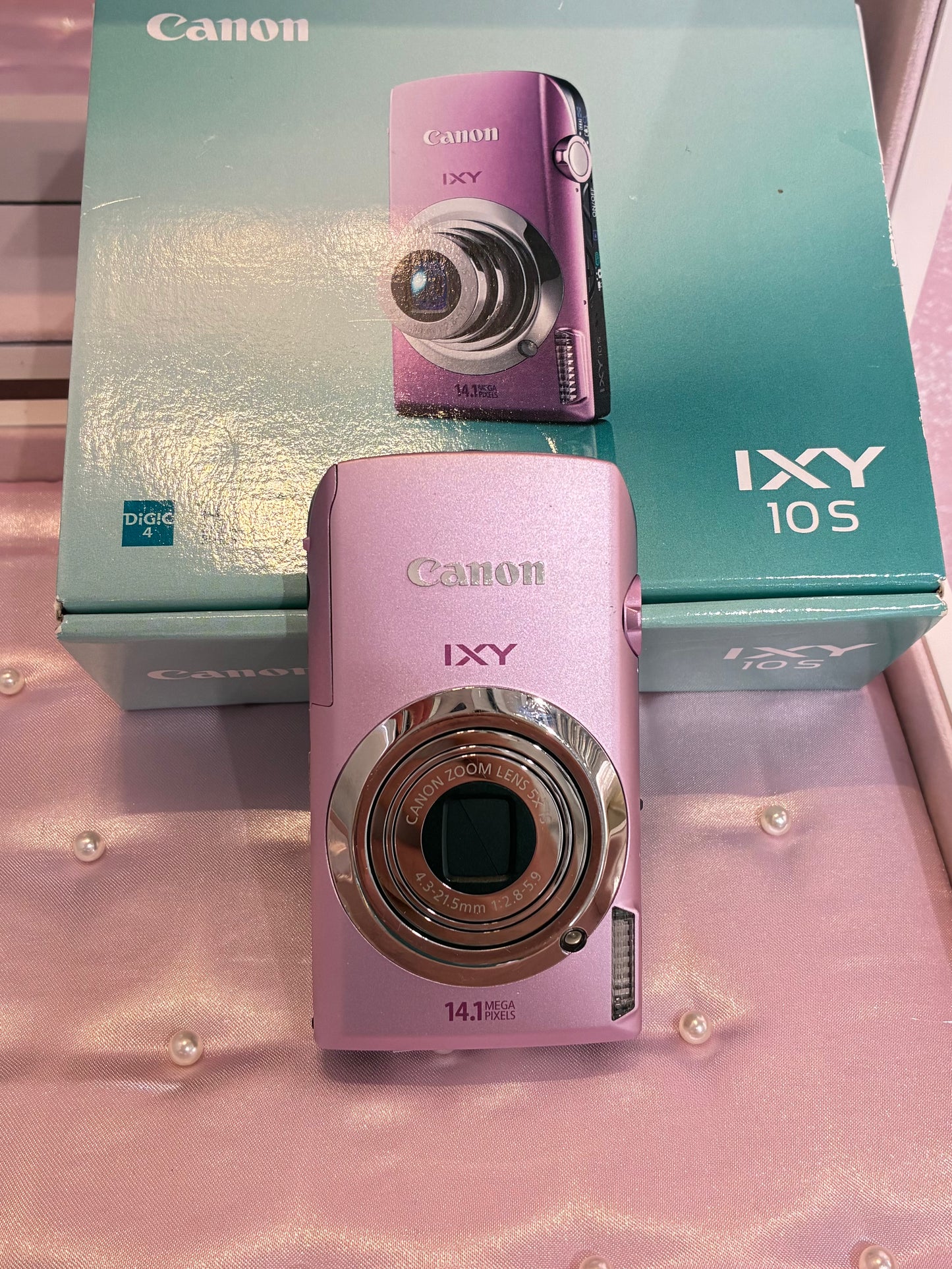 Canon IXY 10S (Full set, nearly new)