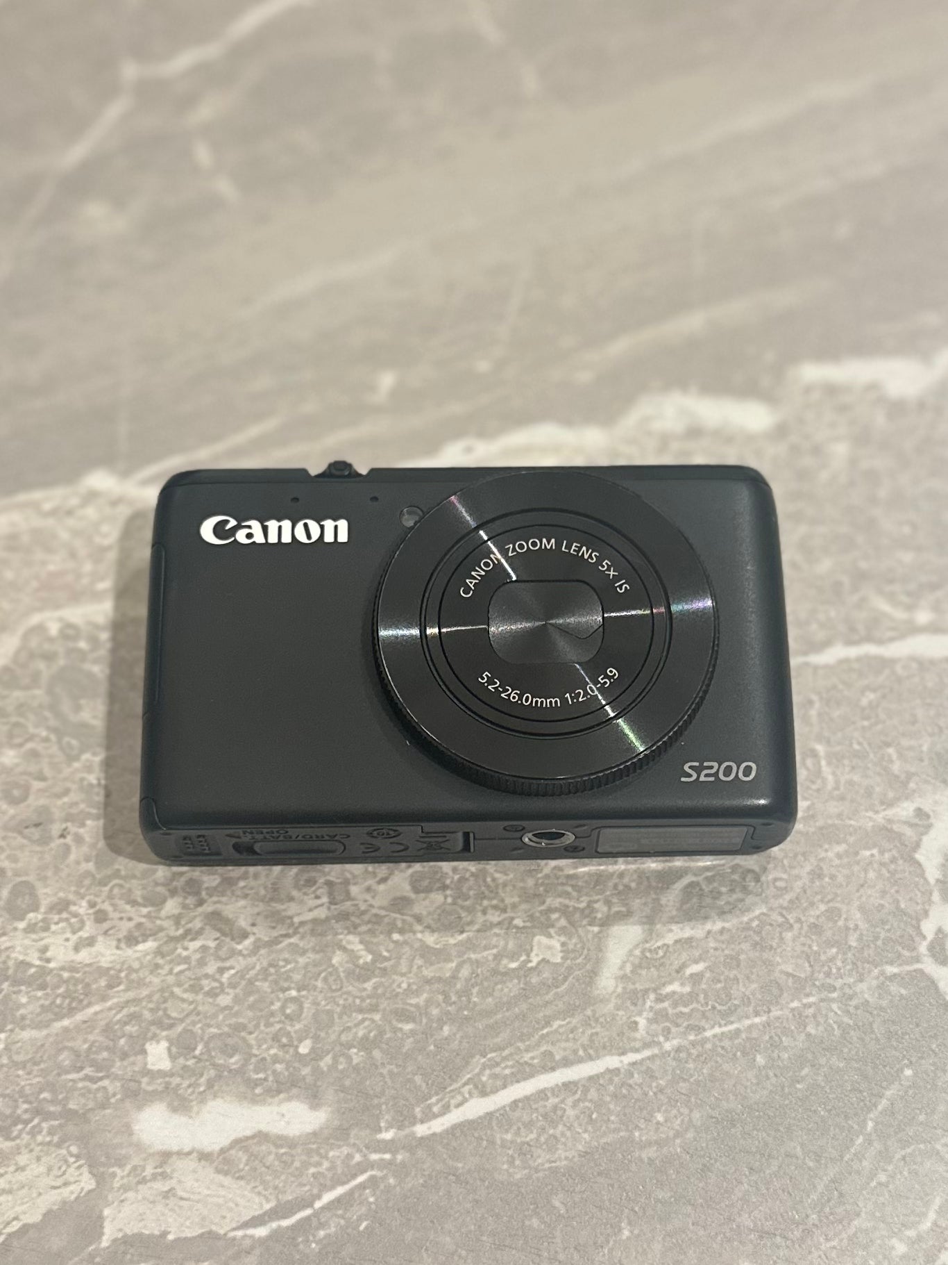 Canon Powershot S200 (nearly new)