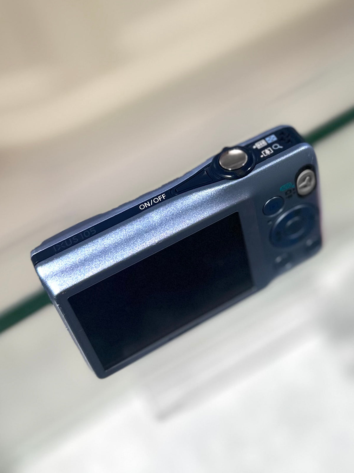Canon IXUS 105 in blue