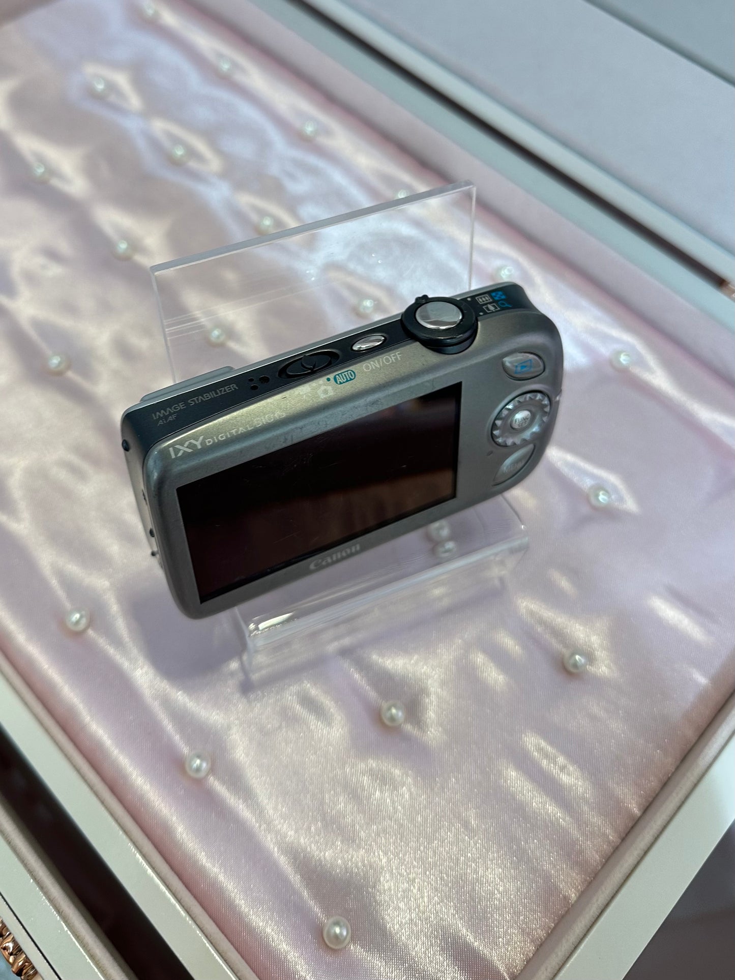 Canon IXY 510is in silver