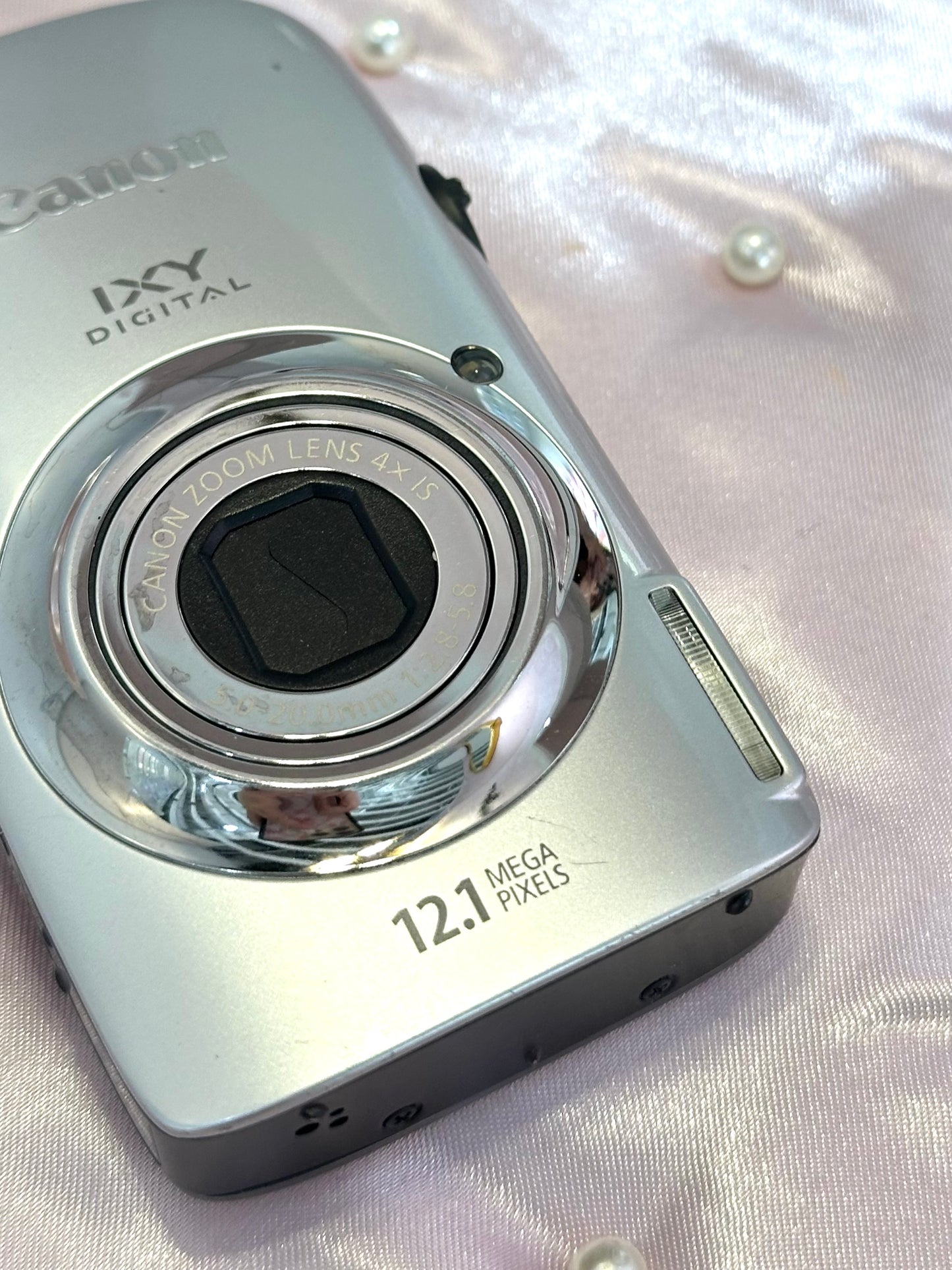 Canon IXY 510is in silver
