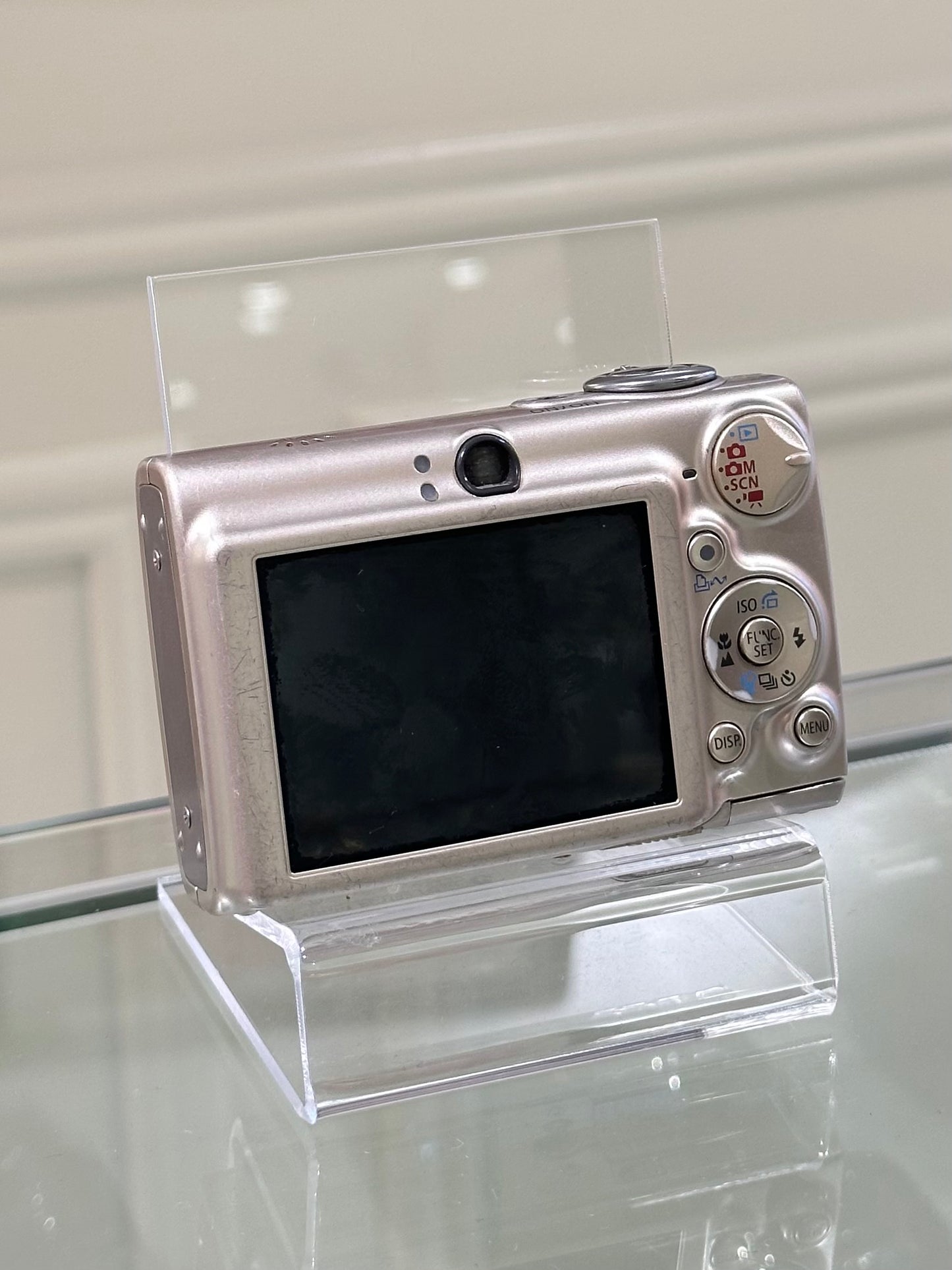 Canon IXUS 750is in gold