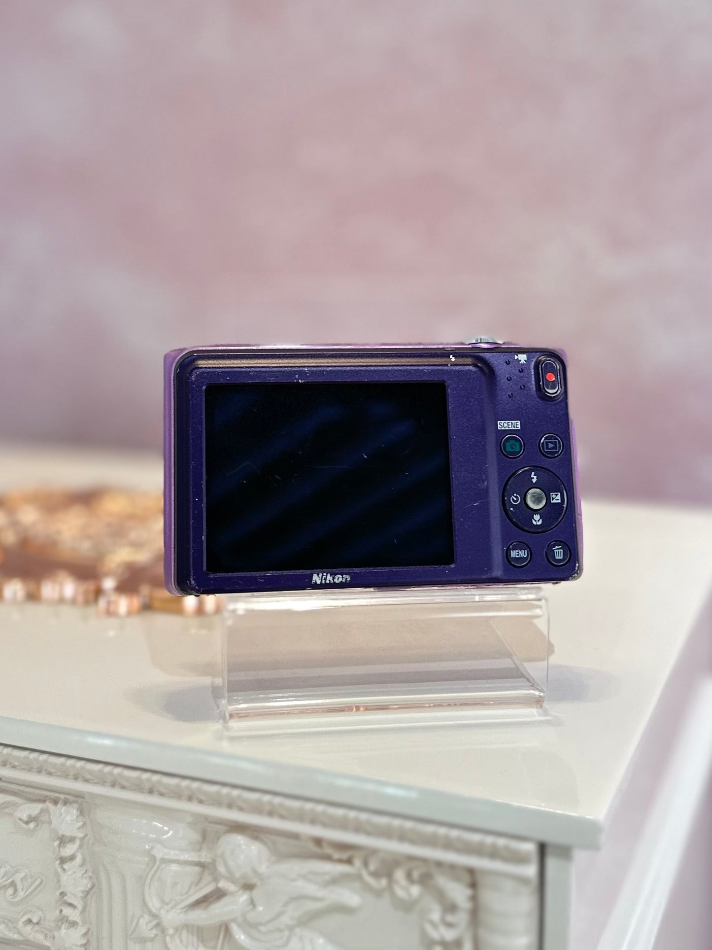 Nikon Coolpix S3500 in violet