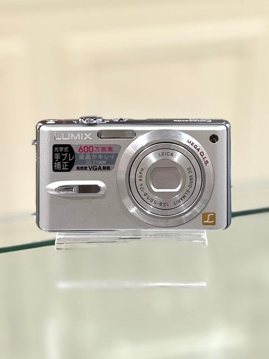 Lumix FX-9 in silver