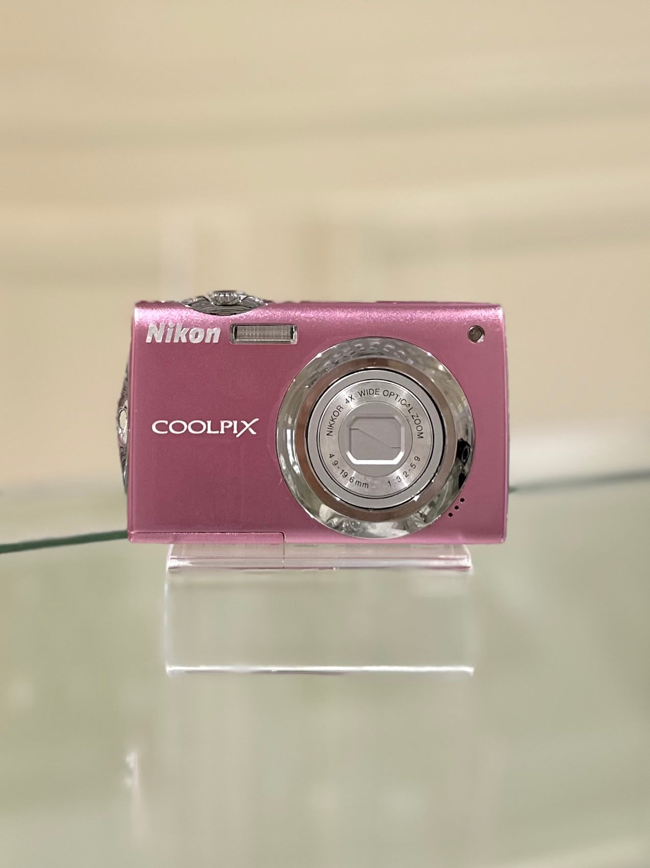 Nikon Coolpix S4000 in pink
