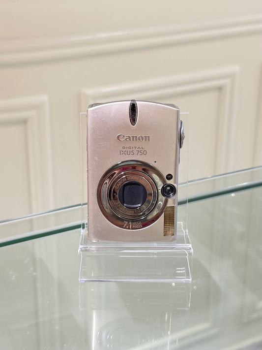 Canon IXUS 750is in gold