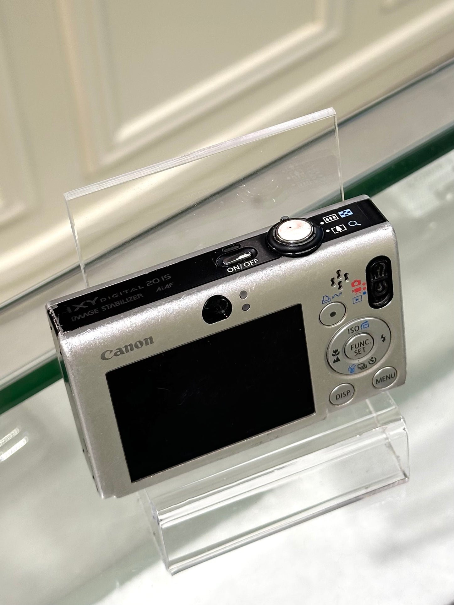 Canon IXUS 80is in silver