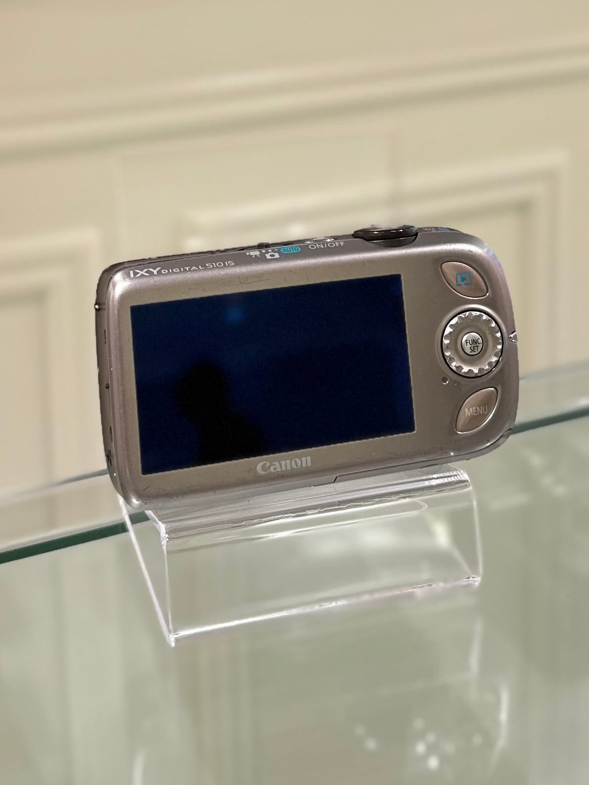 Canon IXY 510is in pink