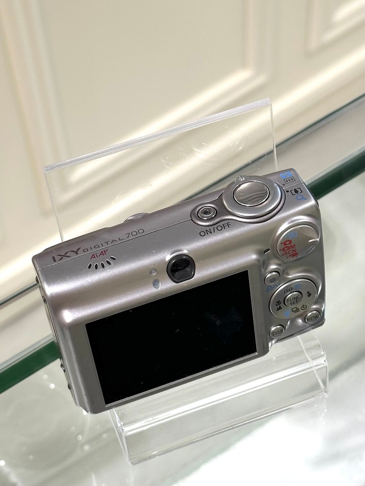 Canon IXY 700 in silver