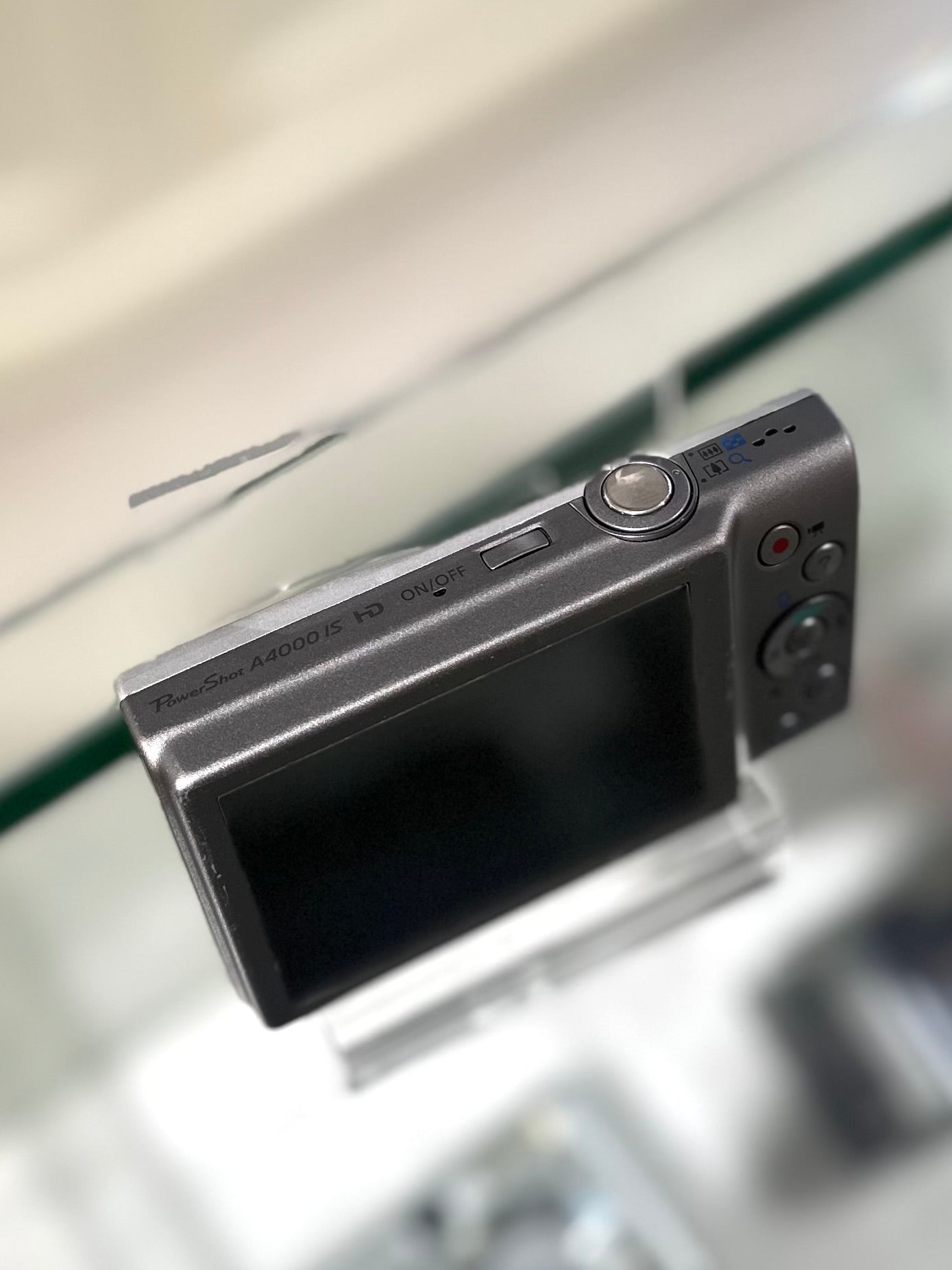 Canon Powershot A4000is in silver