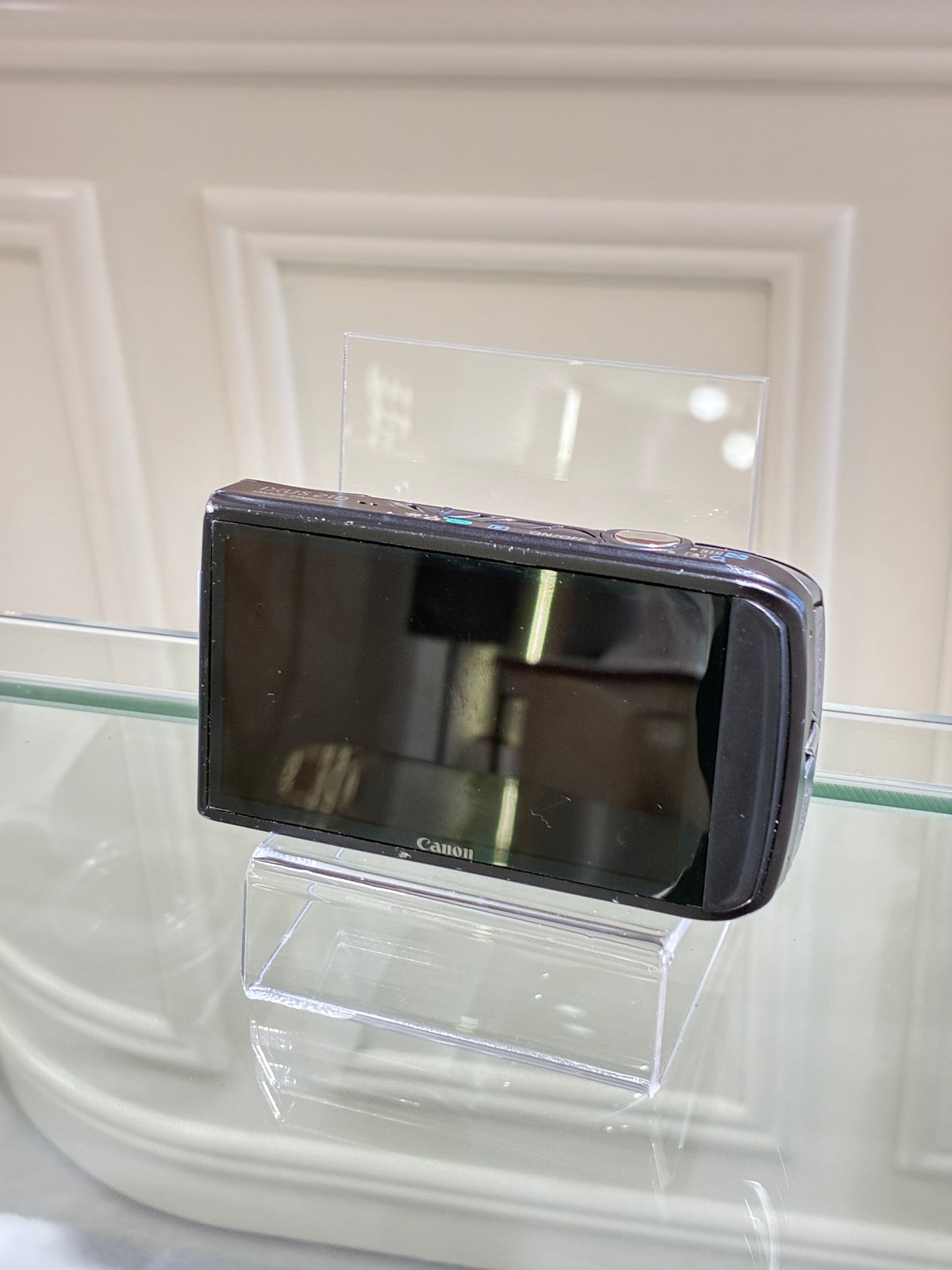 Canon IXUS 210 in black