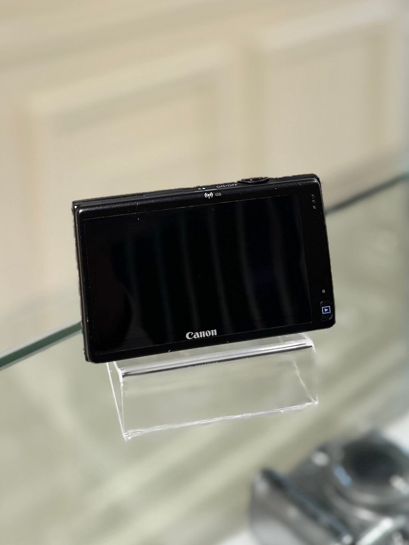 Canon IXUS 240hs in black | Excellent Condition