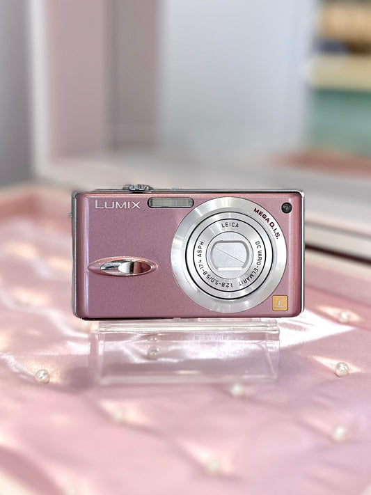 Lumix DMC FX8 in pink