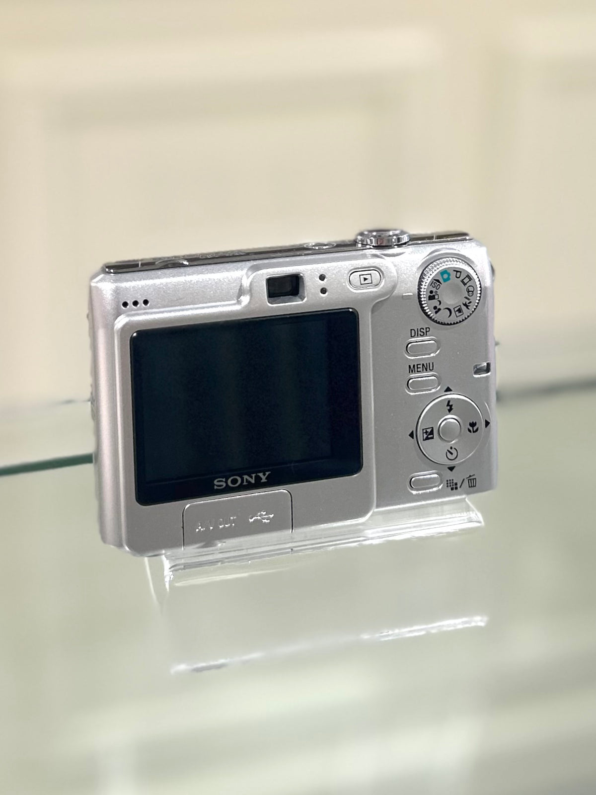 / Sony Cybershot DSC W35 in silver