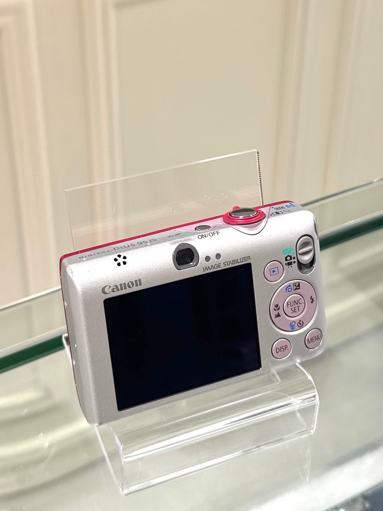 Canon IXUS 95is in pink