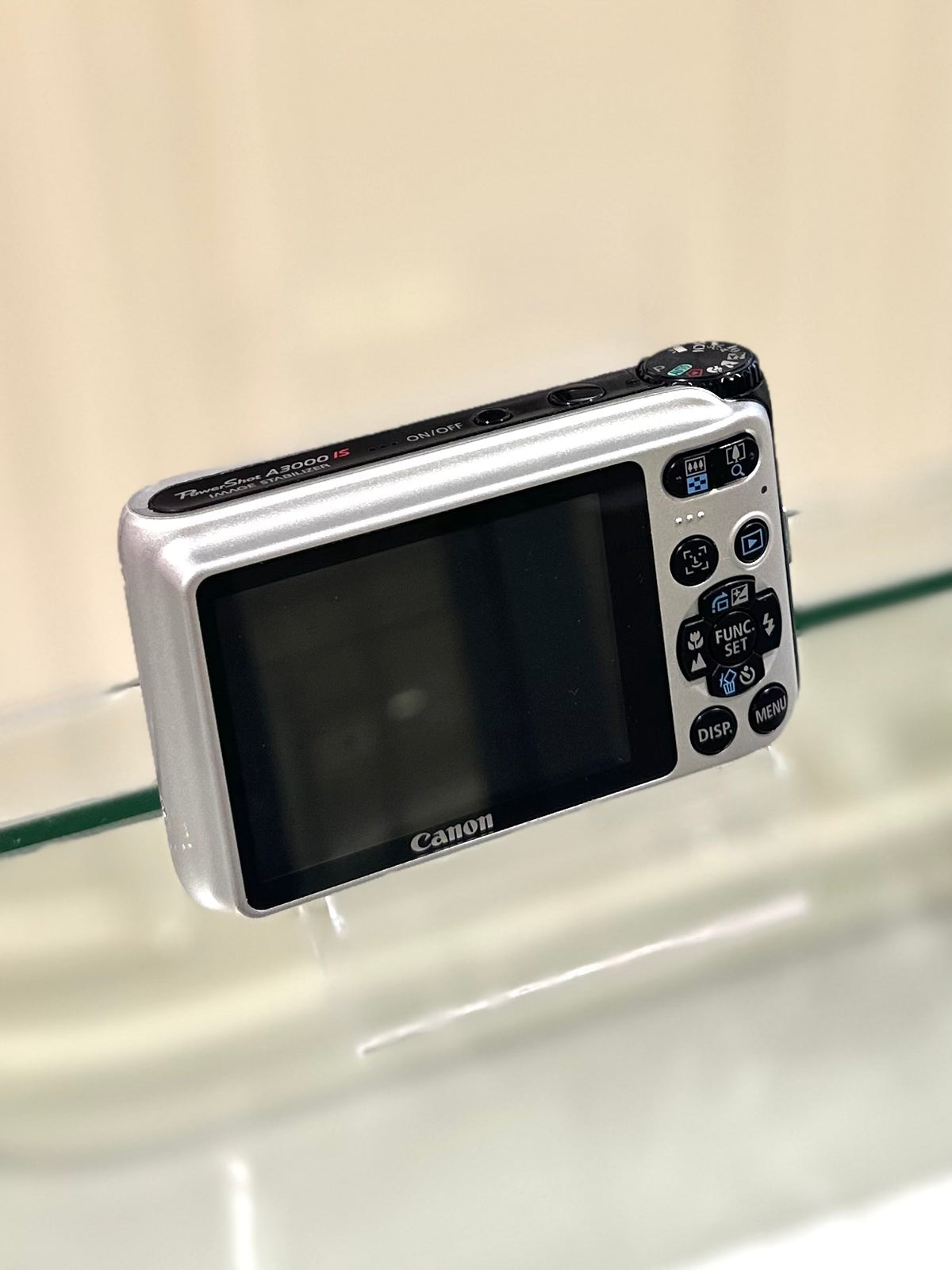 Canon Powershot A3000is in silver