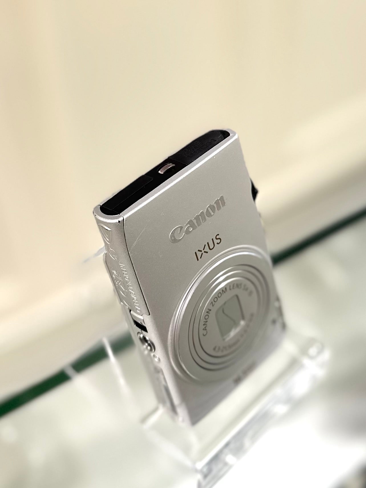 Canon IXUS 125hs in silver