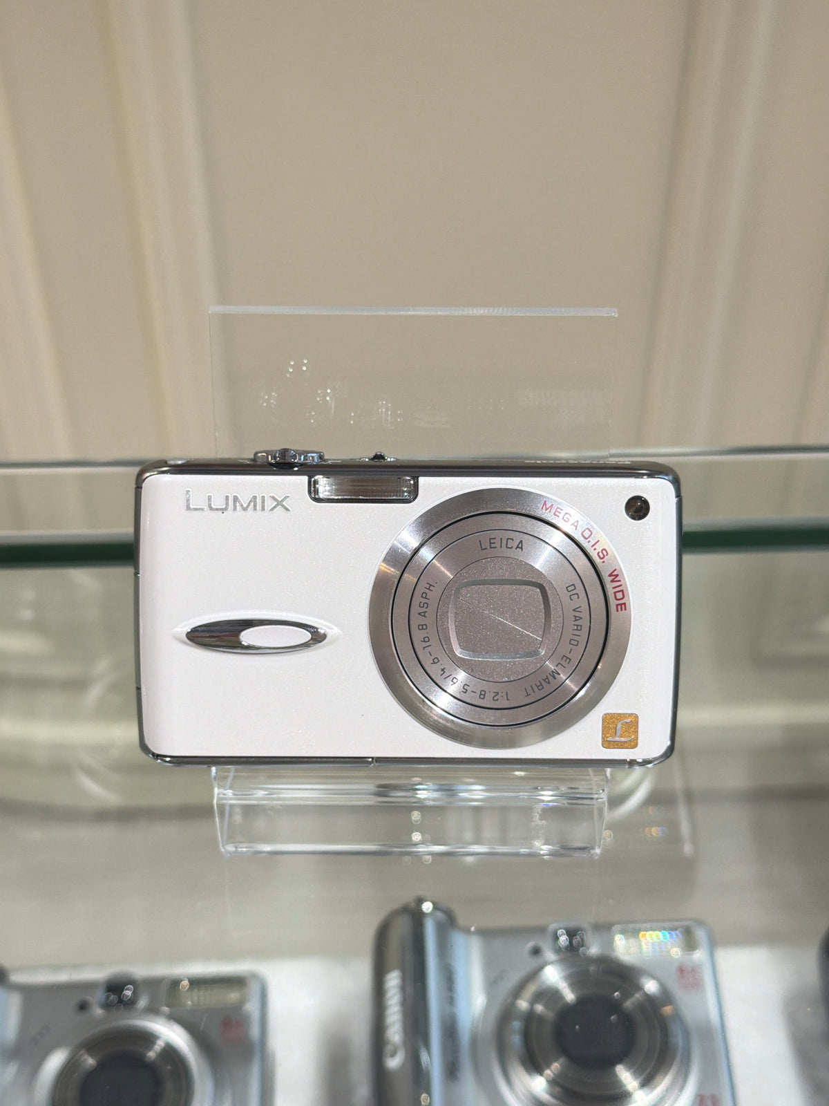 Panasonic LUMIX DMC-FX01
Nearly new condition Leica Lens