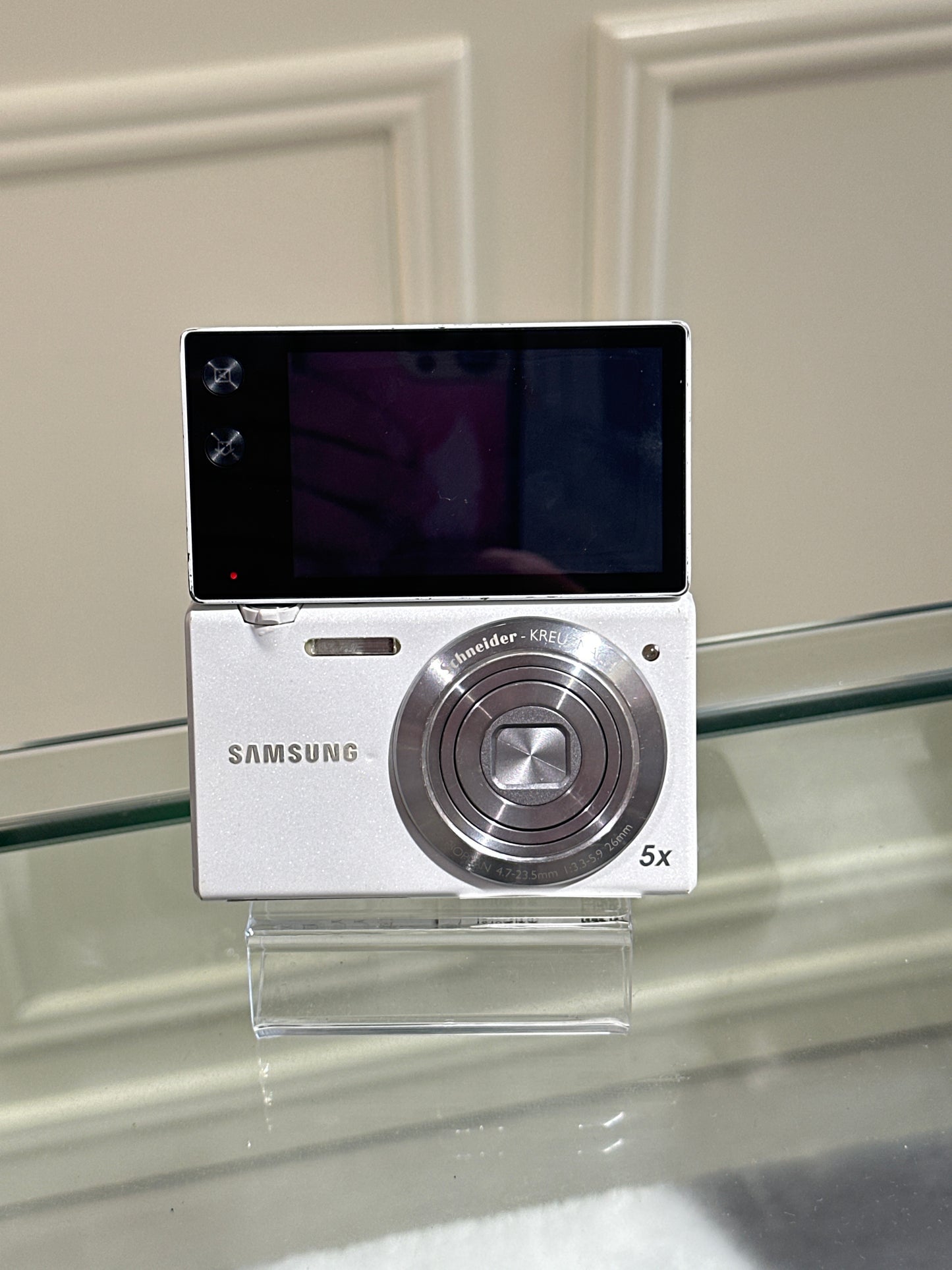 Samsung MV800F in white