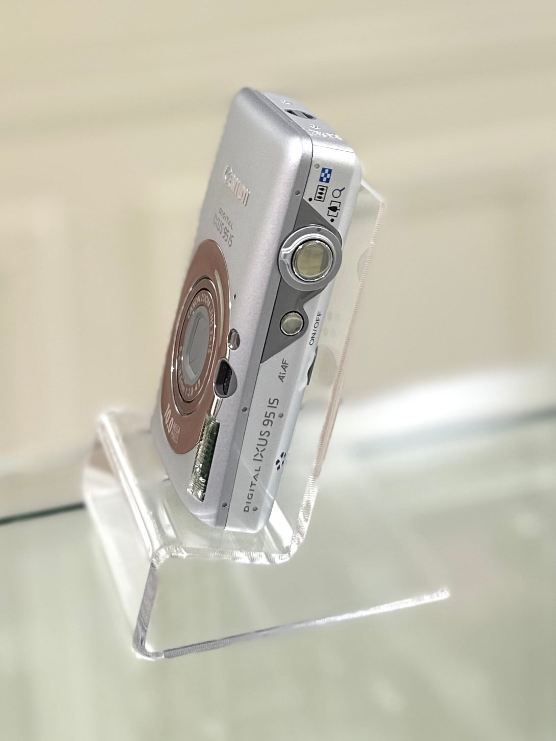 Canon IXUS 95is in silver