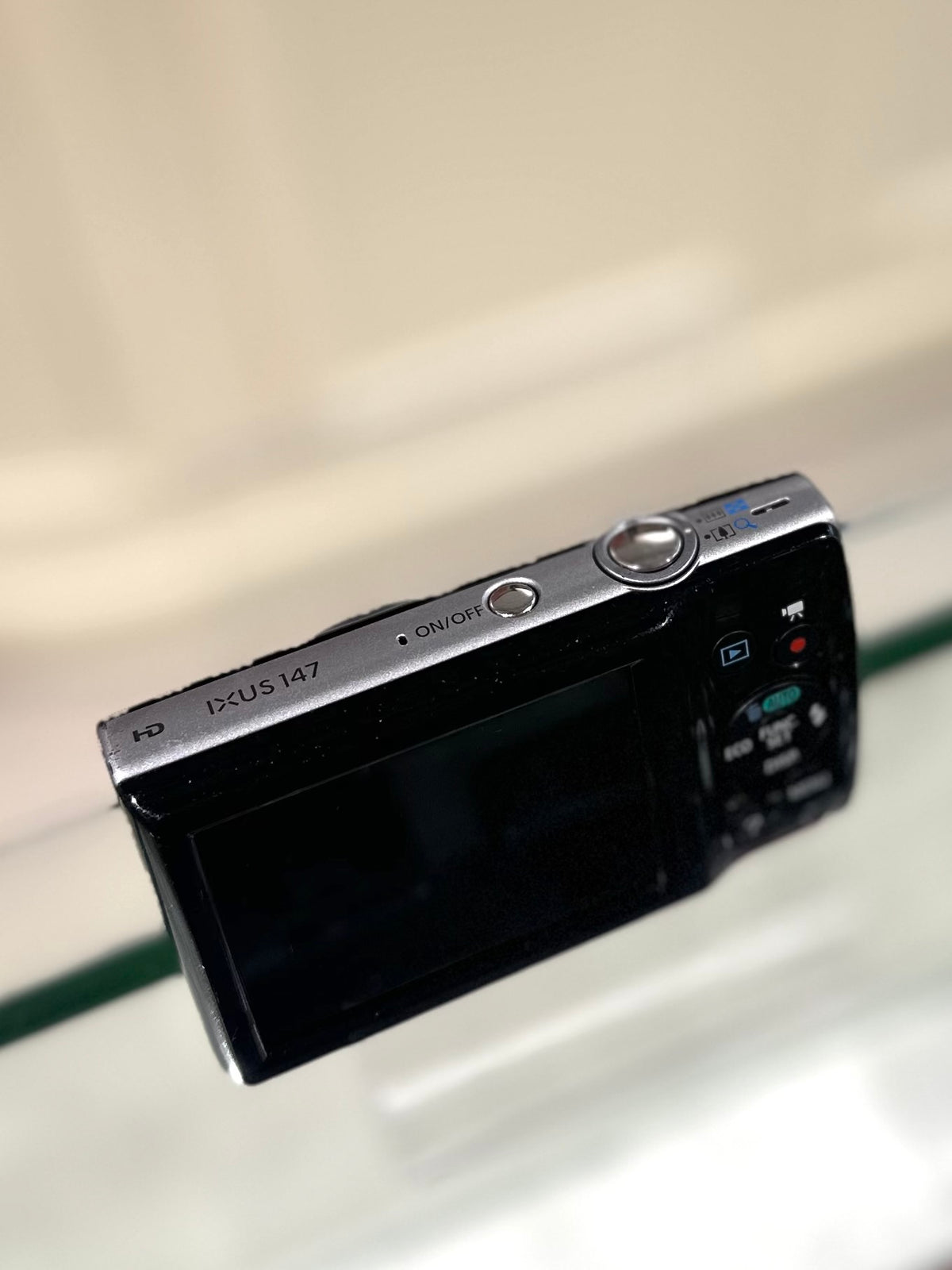 Canon IXUS 147 in black | Good Condition