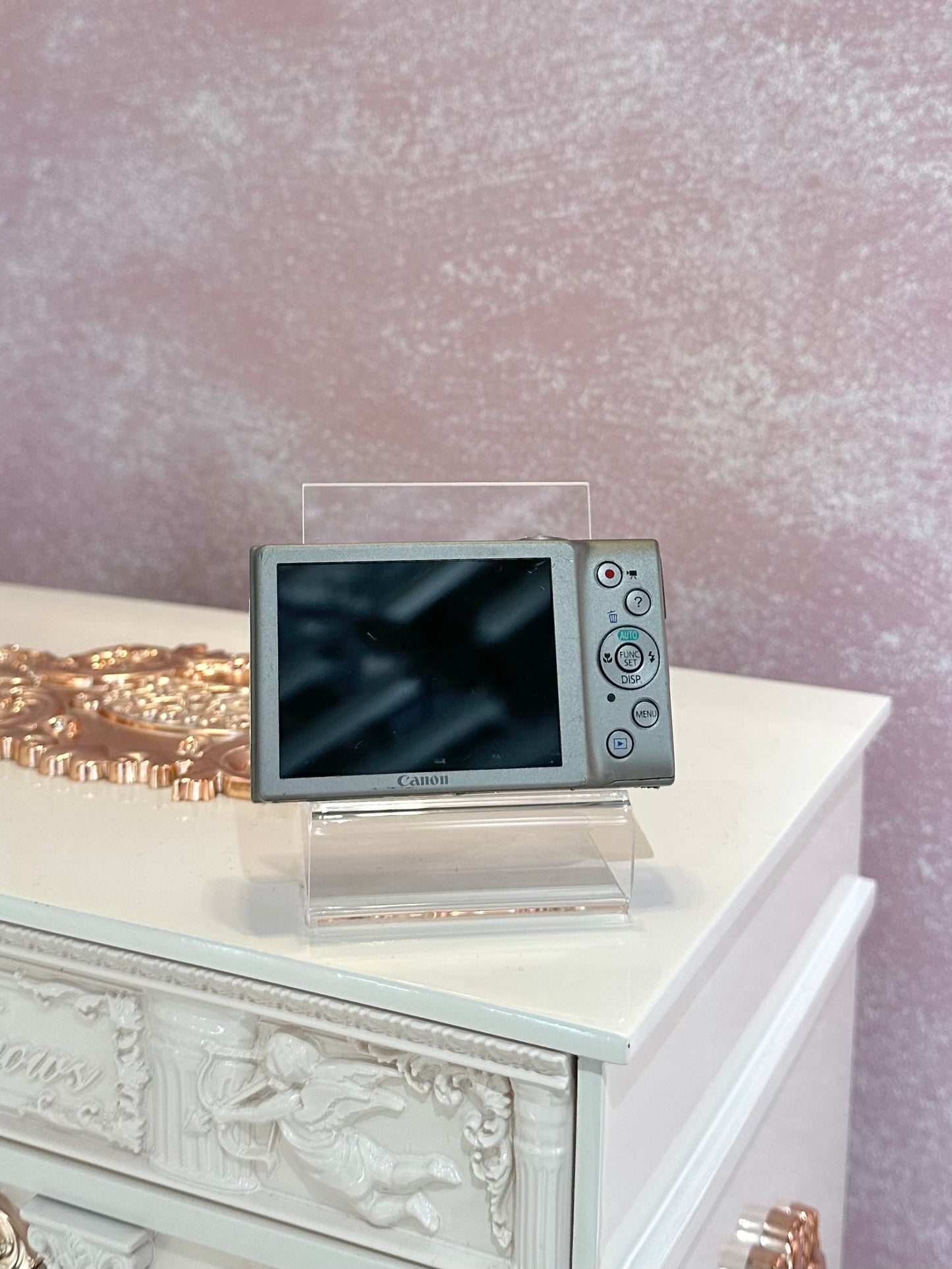 Canon Powershot A4000is in silver | Good Condition