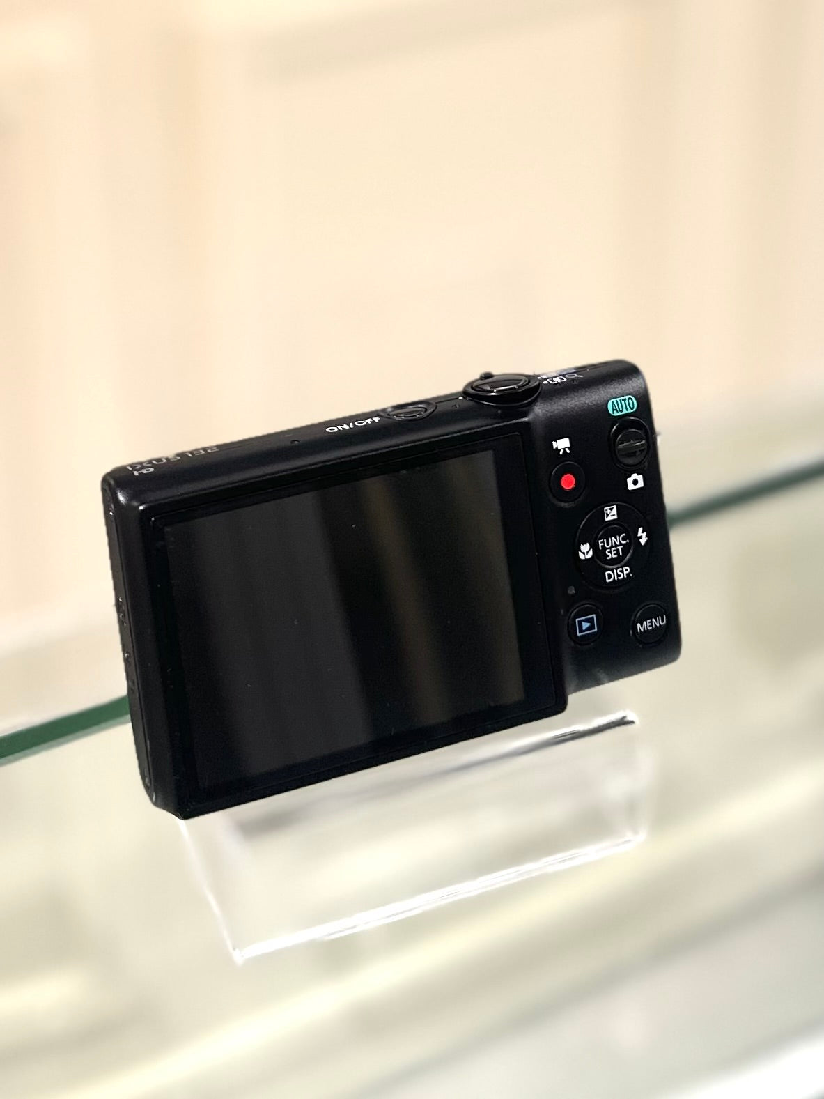 Canon IXUS 132 in black