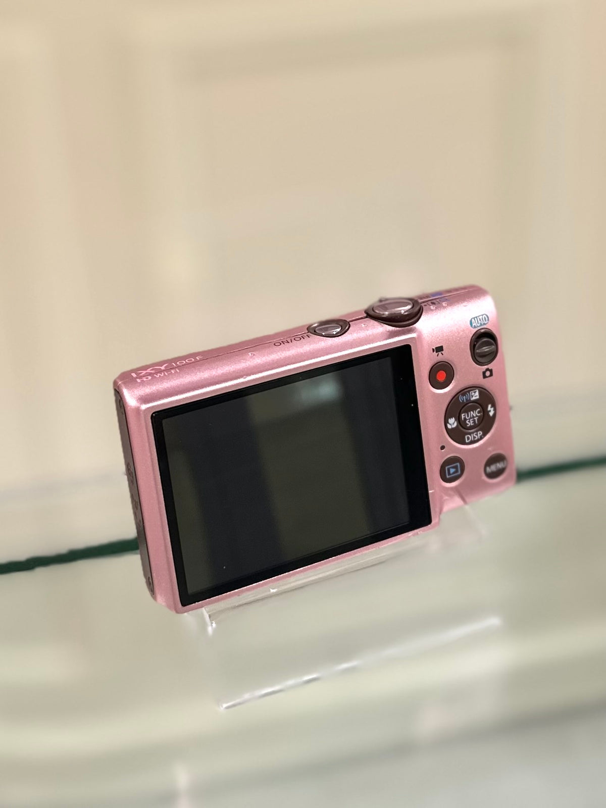 Canon IXY 100F (IXUS 135) in pink