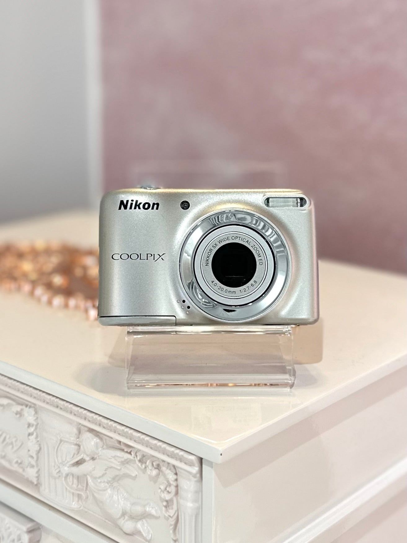 Nikon Coolpix L25 in champagne gold