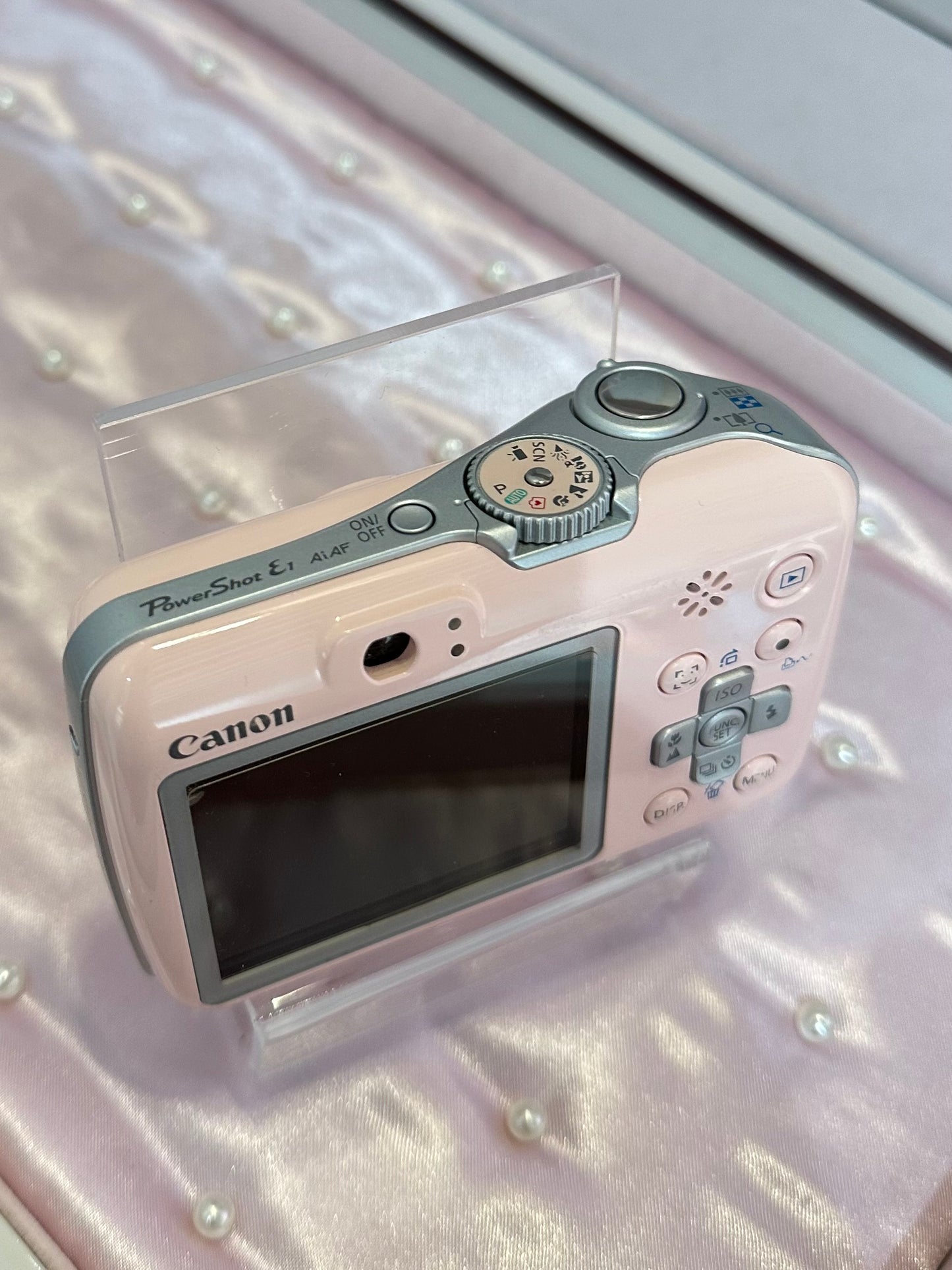 Canon Powershot E1 in pink