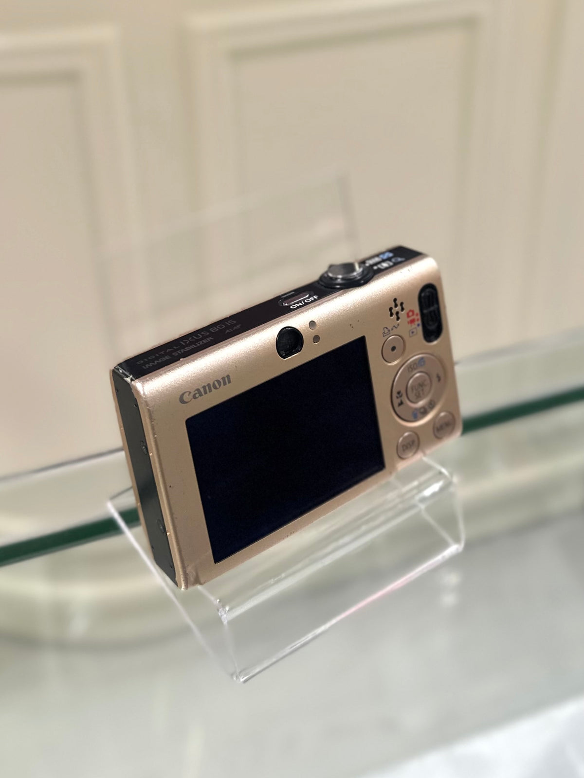 Canon IXUS 80is in champagne gold