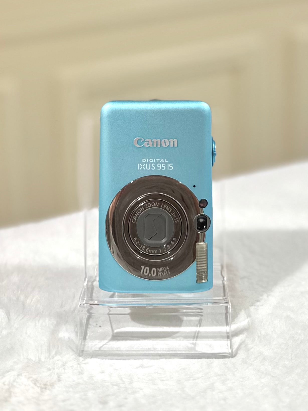 Canon IXUS 95is in Tiffany blue
