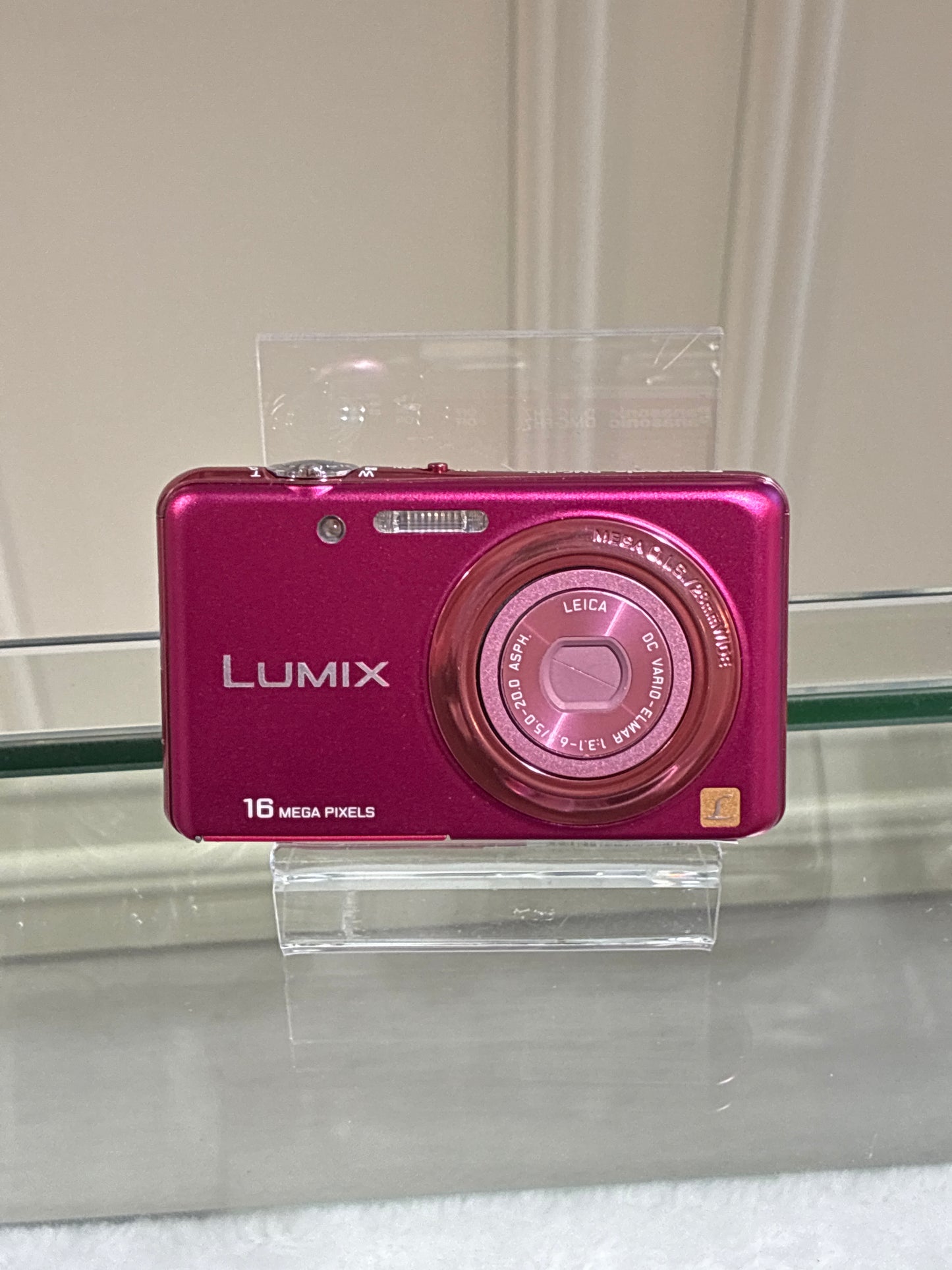 Panasonic LUMIX DMC-FH7 Leica Lens nearly new condition